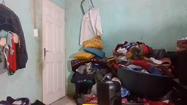 Snapshot of Nicky52 chatting on 11/01/25, 06:32 Nicky52 online show from 11/01/25, 06:32