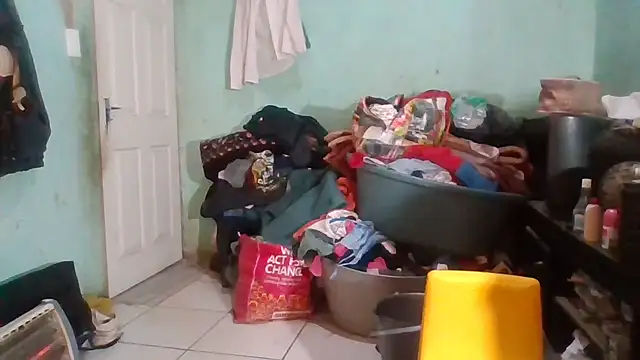 Snapshot of Nicky52 chatting on 11/05/25, 04:23 Nicky52 online show from 11/05/25, 04:23