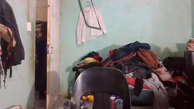 Snapshot of Nicky52 chatting on 11/10/25, 05:01 Nicky52 online show from 11/10/25, 05:01