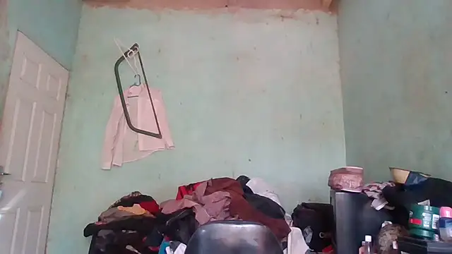 Snapshot of Nicky52 chatting on 11/12/25, 05:52 Nicky52 online show from 11/12/25, 05:52