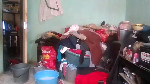 Snapshot of Nicky52 chatting on 11/15/25, 06:55 Nicky52 online show from 11/15/25, 06:55