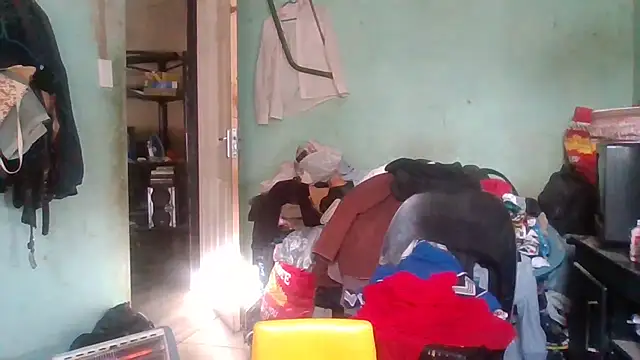 Snapshot of Nicky52 chatting on 11/20/25, 04:56 Nicky52 online show from 11/20/25, 04:56