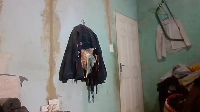 Snapshot of Nicky52 chatting on 11/20/25, 05:45 Nicky52 online show from 11/20/25, 05:45