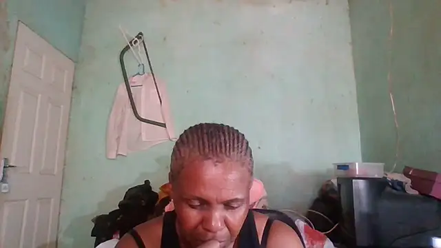 Snapshot of Nicky52 chatting on 11/24/25, 11:43 Nicky52 online show from 11/24/25, 11:43