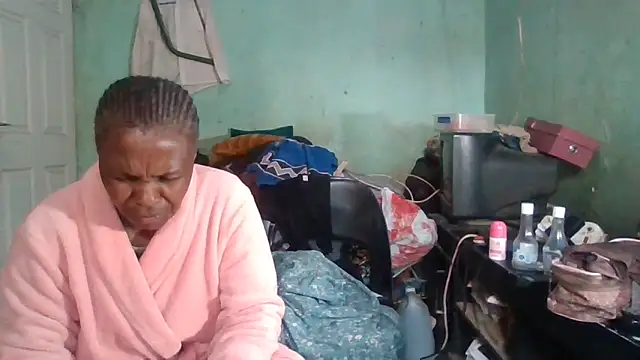 Snapshot of Nicky52 chatting on 11/25/25, 03:50 Nicky52 online show from 11/25/25, 03:50