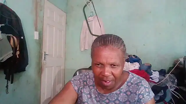 Snapshot of Nicky52 chatting on 11/29/25, 10:29 Nicky52 online show from 11/29/25, 10:29