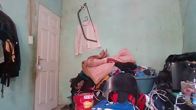 Snapshot of Nicky52 chatting on 12/04/25, 08:12 Nicky52 online show from 12/04/25, 08:12