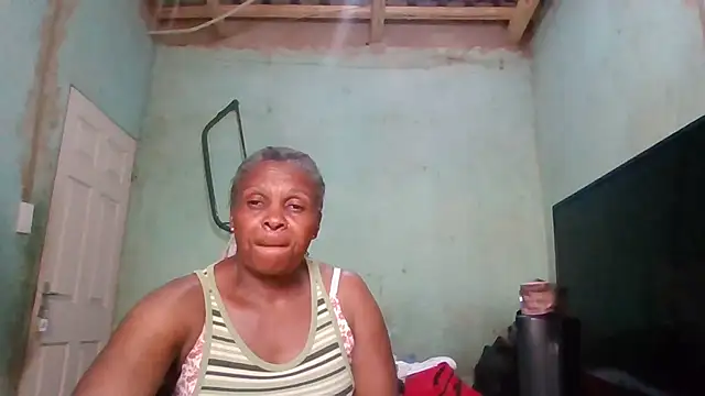 Snapshot of Nicky52 chatting on 12/16/25, 03:50 Nicky52 online show from 12/16/25, 03:50