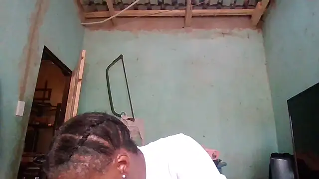 Snapshot of Nicky52 chatting on 12/19/25, 09:16 Nicky52 online show from 12/19/25, 09:16