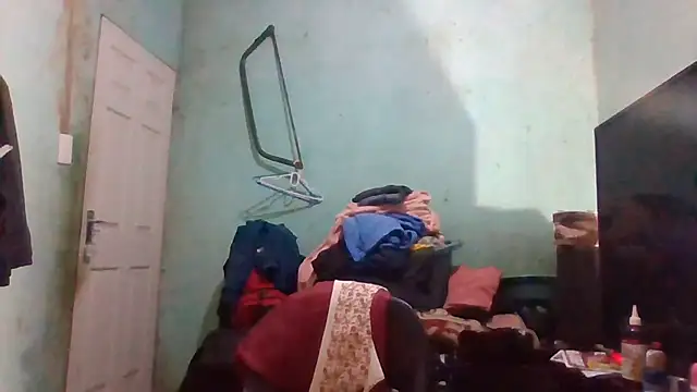 Snapshot of Nicky52 chatting on 01/10/26, 05:04 Nicky52 online show from 01/10/26, 05:04