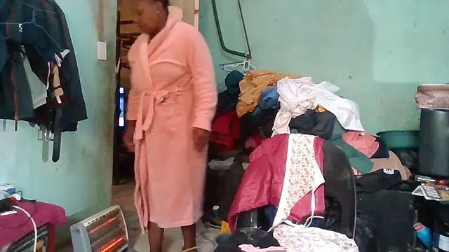 Snapshot of Nicky52 chatting on 01/11/26, 05:12 Nicky52 online show from 01/11/26, 05:12