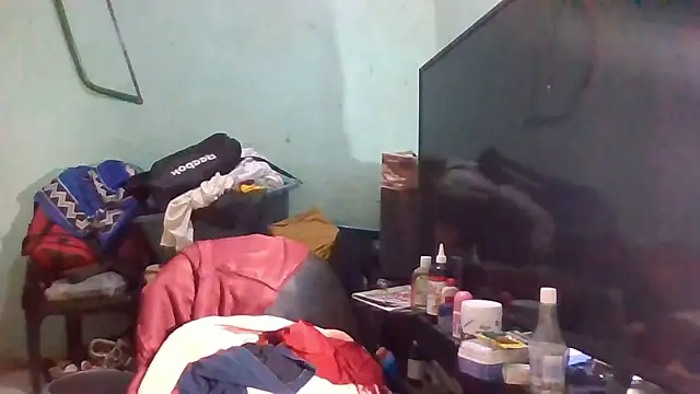 Snapshot of Nicky52 chatting on 01/13/26, 05:40 Nicky52 online show from 01/13/26, 05:40