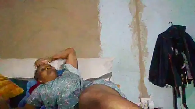 Snapshot of Nicky52 chatting on 02/18/26, 04:25 Nicky52 online show from 02/18/26, 04:25