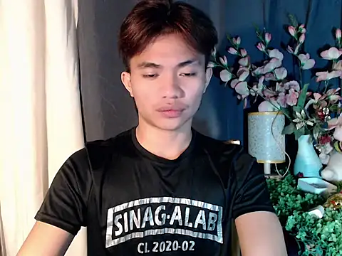 Snapshot of mostwantedtwink chatting on 11/04/25, 03:33 mostwantedtwink online show from 11/04/25, 03:33