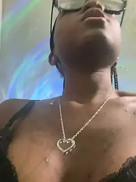 Snapshot of HennessyBaby21 chatting on 03/14/26, 12:32 HennessyBaby21 online show from 03/14/26, 12:32