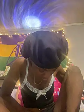 Snapshot of HennessyBaby21 chatting on 04/01/26, 12:00 HennessyBaby21 online show from 04/01/26, 12:00