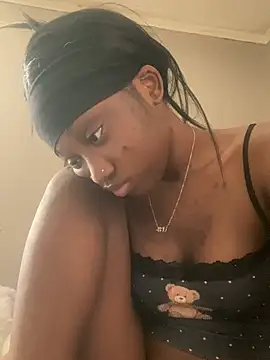 Snapshot of HennessyBaby21 chatting on 04/14/26, 10:49 HennessyBaby21 online show from 04/14/26, 10:49