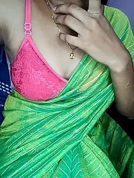 Snapshot of Nidhi_lovely chatting on 10/17/25, 01:53 Nidhi lovely online show from 10/17/25, 01:53