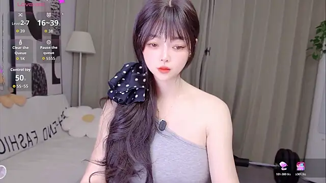 Snapshot of uikyy1 chatting on 04/14/26, 12:11 uikyy1 online show from 04/14/26, 12:11