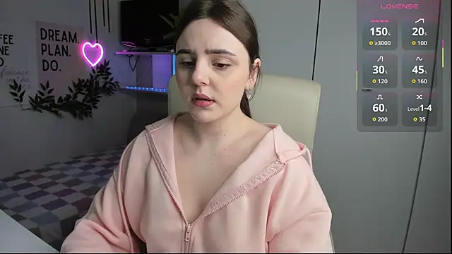 LiaWoow online show from 09/28/25, 06:41