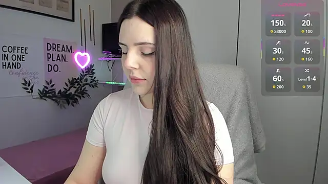 LiaWoow online show from 12/19/25, 07:37