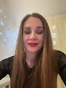 LucieMack online show from 11/26/25, 06:31