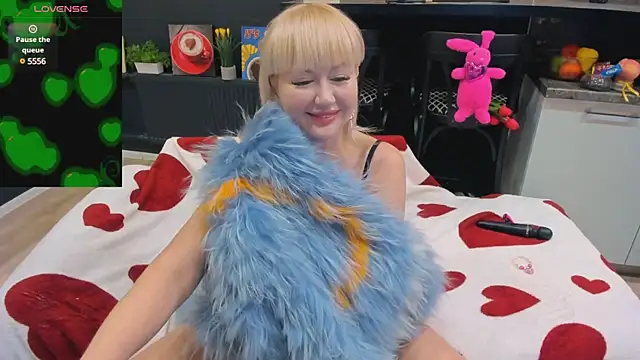 Snapshot of FlirtyMary chatting on 02/15/25, 01:10 FlirtyMary online show from 02/15/25, 01:10