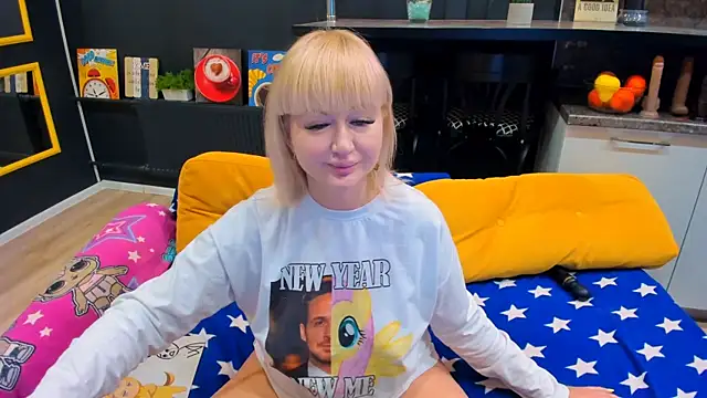 Snapshot of FlirtyMary chatting on 03/13/25, 12:48 FlirtyMary online show from 03/13/25, 12:48