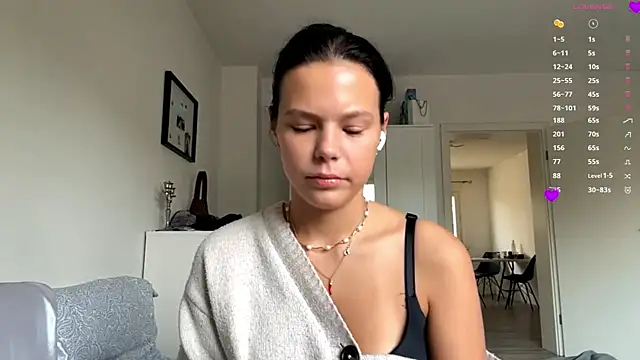 MaydaCornwall online show from 11/12/25, 08:04