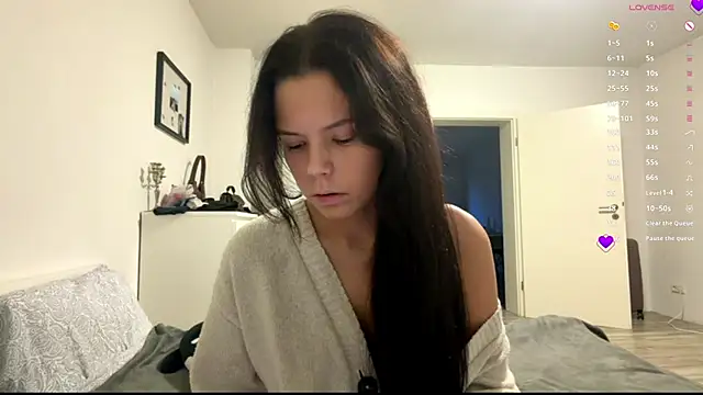 Snapshot of MaydaCornwall chatting on 01/18/26, 04:11 MaydaCornwall online show from 01/18/26, 04:11