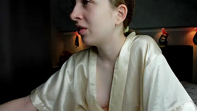 Camilla Kelly online show from 12/04/25, 01:04