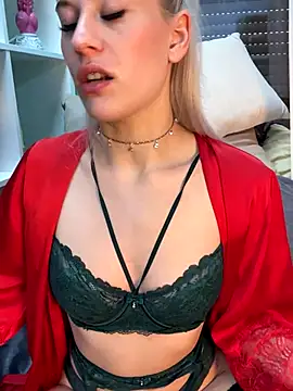 Snapshot of TheRealJessyLey chatting on 10/28/25, 07:23 TheRealJessyLey online show from 10/28/25, 07:23