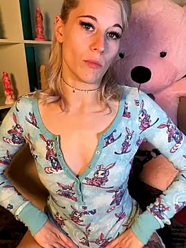 Snapshot of TheRealJessyLey chatting on 11/07/25, 08:09 TheRealJessyLey online show from 11/07/25, 08:09