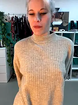 Snapshot of TheRealJessyLey chatting on 12/19/25, 07:32 TheRealJessyLey online show from 12/19/25, 07:32