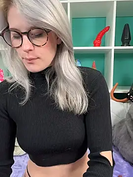 Snapshot of TheRealJessyLey chatting on 03/13/26, 08:10 TheRealJessyLey online show from 03/13/26, 08:10