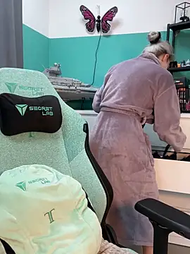 Snapshot of TheRealJessyLey chatting on 03/25/26, 07:03 TheRealJessyLey online show from 03/25/26, 07:03