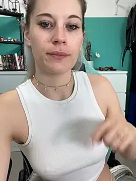 Snapshot of TheRealJessyLey chatting on 04/09/26, 06:41 TheRealJessyLey online show from 04/09/26, 06:41