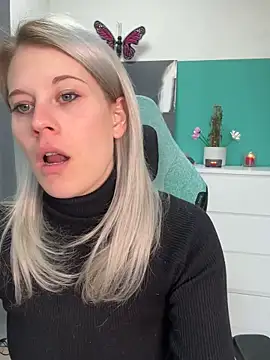 Snapshot of TheRealJessyLey chatting on 04/14/26, 08:53 TheRealJessyLey online show from 04/14/26, 08:53