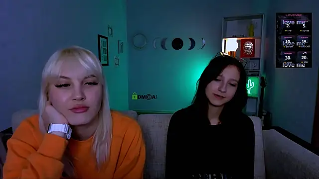 Snapshot of lau_ra_queen chatting on 11/21/25, 02:43 lau ra queen online show from 11/21/25, 02:43