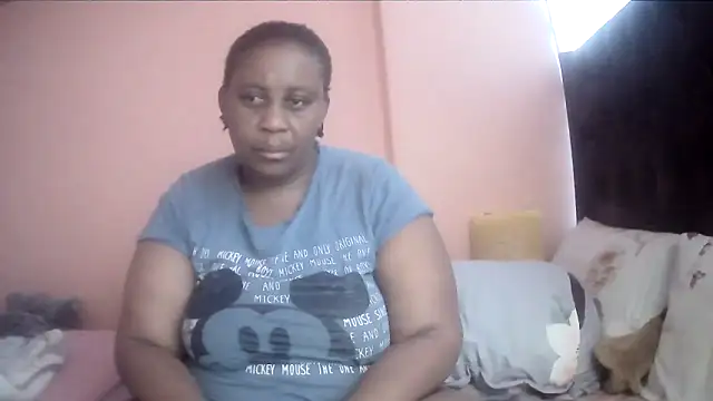 Snapshot of HUGEASSXXXXX chatting on 11/22/25, 04:55 HUGEASSXXXXX online show from 11/22/25, 04:55