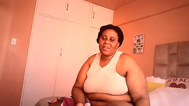 Snapshot of HUGEASSXXXXX chatting on 07/07/26, 08:29 HUGEASSXXXXX online show from 07/07/26, 08:29