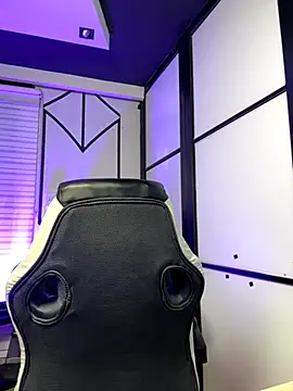 Brycce santos online show from 10/21/25, 01:45