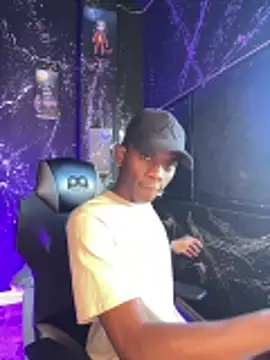 Snapshot of Brycce_santos chatting on 06/11/26, 01:42 Brycce santos online show from 06/11/26, 01:42
