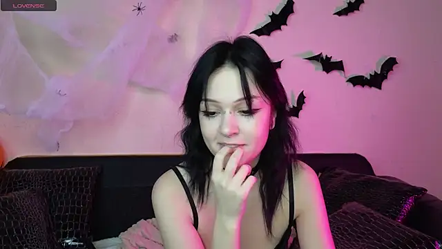 mimi purrs online show from 10/28/25, 04:49
