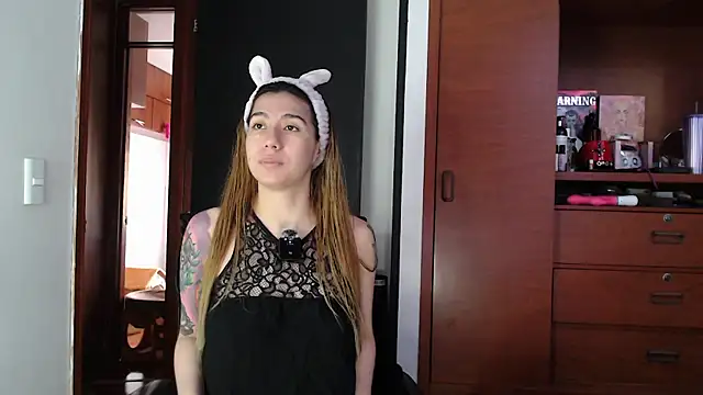 karlamoon23 online show from 09/24/25, 08:56