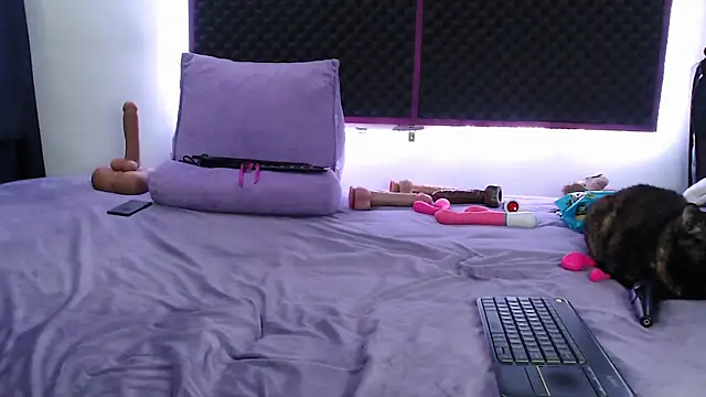 karlamoon23 online show from 10/25/25, 01:07