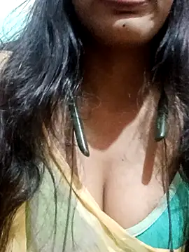 Snapshot of kaviyaponnu0987 chatting on 10/05/25, 02:15 kaviyaponnu0987 online show from 10/05/25, 02:15