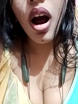 Snapshot of kaviyaponnu0987 chatting on 10/10/25, 07:57 kaviyaponnu0987 online show from 10/10/25, 07:57