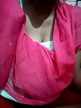Snapshot of kaviyaponnu0987 chatting on 05/22/26, 02:44 kaviyaponnu0987 online show from 05/22/26, 02:44