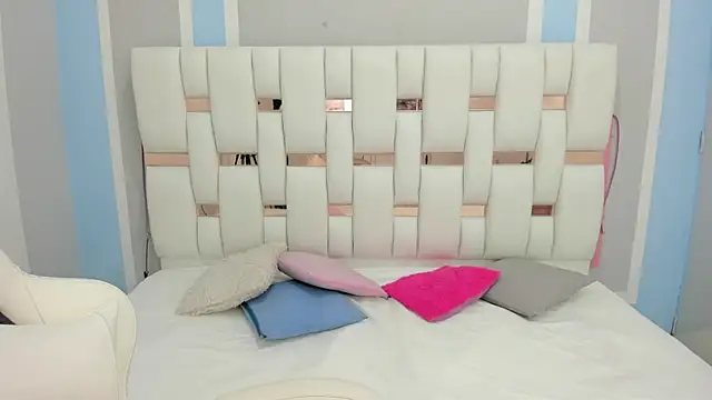 Katalina red online show from 09/24/25, 08:01